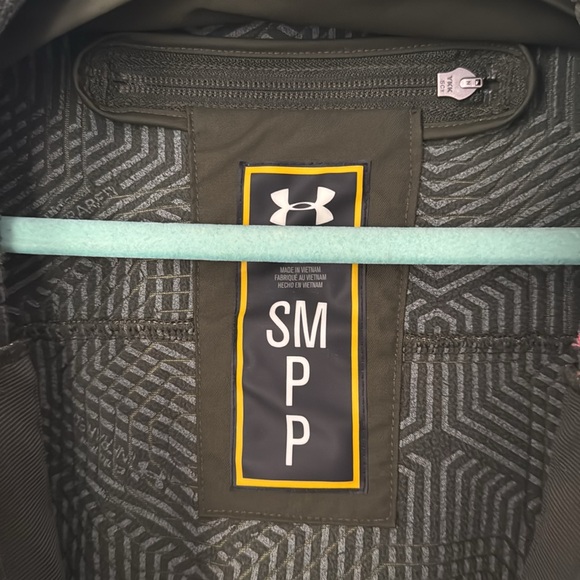 Under Armour Ladies “STORM” Hunting jacket. Brand new, never worn outside - Picture 5 of 6